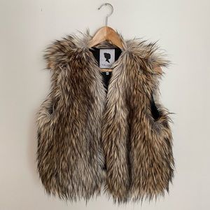 Aritzia Talula faux fur vest